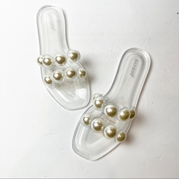 Forever 21 | Clear Pearl Ball Stud-Embellished Flat Jelly Sandals - Picture 7 of 9